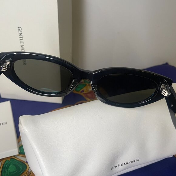 Gentle Monster Statement Black Sunglasses Gold Detail Trendy main image 7